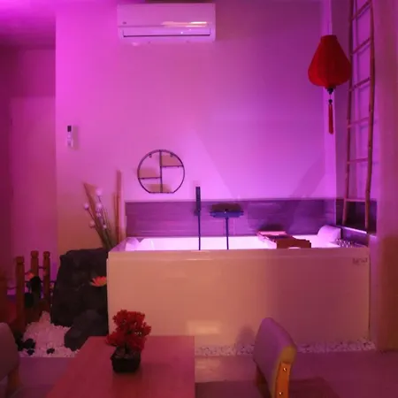 Loveroom Japon Avec Balneotherapie Apartment Toulon